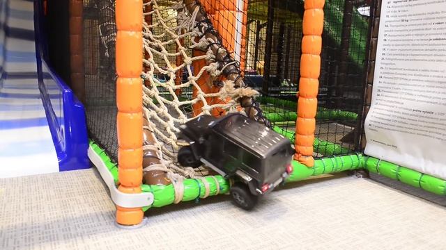 RC Cars vs Playground смотреть онлайн