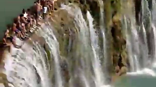 Смотрите смешное видео. Прикольное видео. Человеко водопад! смотреть онлайн