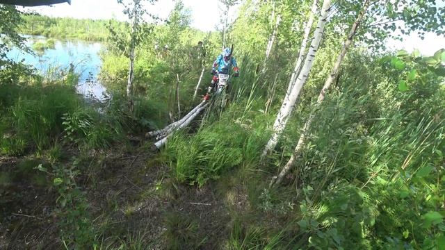Сквозь болото на мотоциклах - #ЭндуроЭндуро13 смотреть онлайн