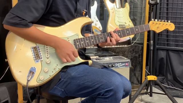 Fender Custom Shop 【2021 LTD】1963 Stratocaster Heavy Relic -Aged Aztec Gold- [3.56kg] смотреть онлайн