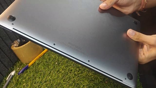 macbook 12inch 2015 8gbram 250 original ssd brand new condition original charger 2 metre cabl 26000 смотреть онлайн