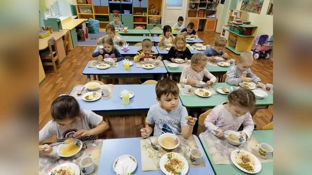 Мы сервируем и кушаем смотреть онлайн