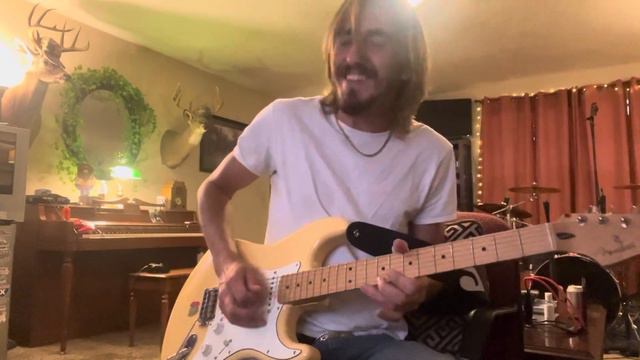 Princeton Reverb cranked on 10 with a Stratocaster смотреть онлайн