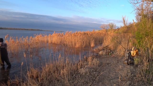 Ловля Белого Хищника Весной Рыбалка на Волге Рыбалка на Донку Закидушки Рыбалка 2021 смотреть онлайн