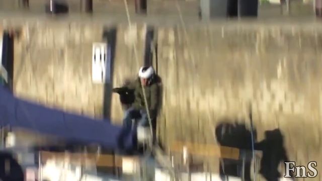 Упал с мотоцикла в море смотреть онлайн