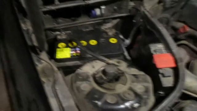 Как можно поменять аккумулятор на мерседесе без обнуления бортового компьютера смотреть онлайн