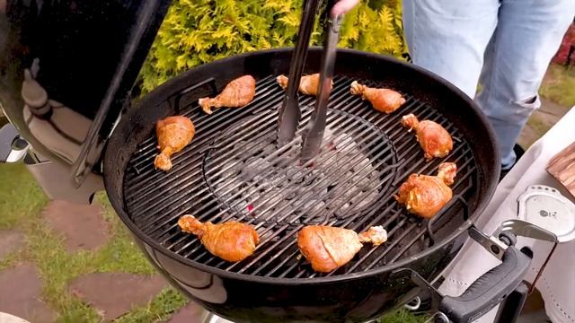 Курица чупа-чупс. Вполне новогоднее блюдо на угольном гриле. смотреть онлайн