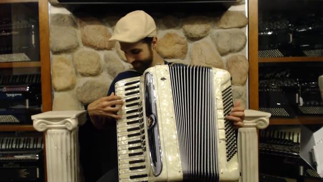 2238 - Ivory Giulietti Mod. F94 Piano Accordion LMMH 41 120 $2999 смотреть онлайн