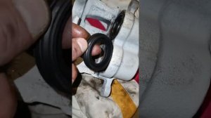 замена поршней и резинок суппорта Хёндэ СантаФе 2