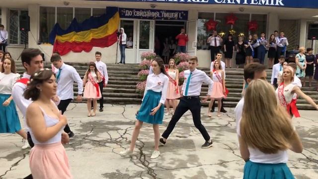 Линейка лицея им. Д. Кантемира . Выпуск 2019 смотреть онлайн