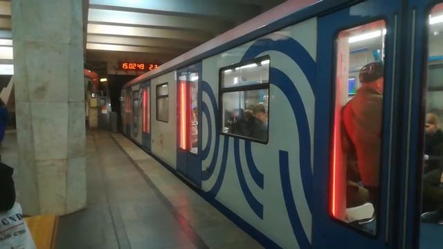 Поезд Москва на станции метро Беговая (1) смотреть онлайн