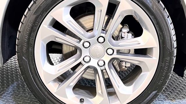 Audi Q3 2.0 TDI Sline Plus Quattro S Tronic SV64WXB смотреть онлайн