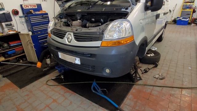 Clutch And Gearbox Wolverhampton 2003 Renault Master 2.5D Real Time Gearbox Removal