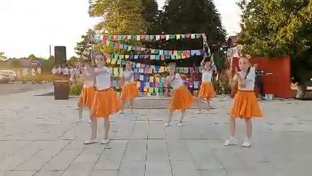 25.06.2022 года в 19:00 на территории Уманского сельского дома культуры прошла концертная программа смотреть онлайн