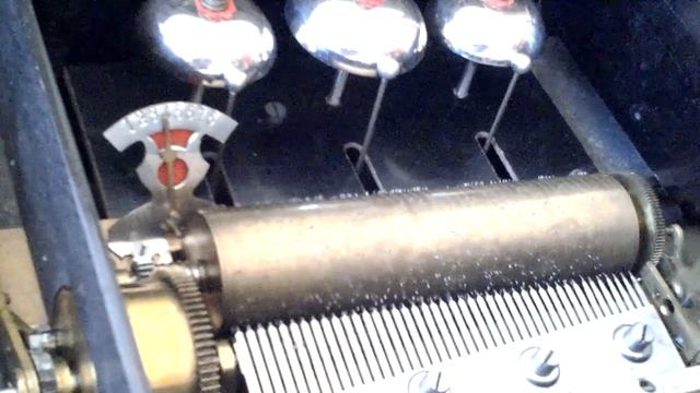 8 Air MUSICAL BOX WITH 3 "BELLS IN VUE", No.2025, c.1800s смотреть онлайн