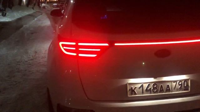 KIA Sportage 4 The rear hearse lit up (засветил задний катафот) ??? смотреть онлайн