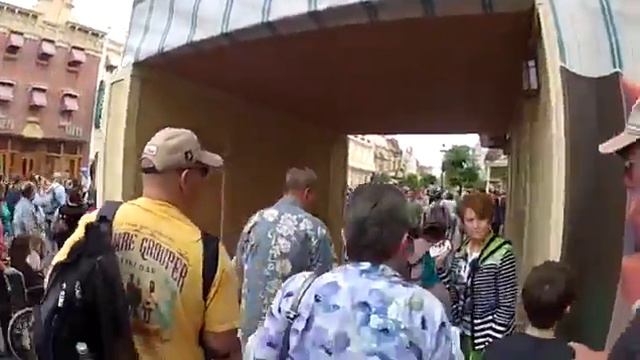 Самый детский парк Диснея Disneyland Park смотреть онлайн