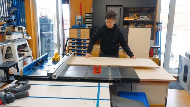 I Made a Desk with Built-In Piano Keyboard // Tiny Apartment Build Ep. 18 смотреть онлайн