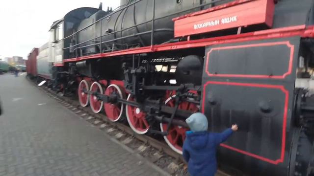 Эрик нашел ЗАБРОШКУ ПОЕЗДОВ и ПАРОВОЗОВ и ТЕПЛОВОЗОВ смотреть онлайн