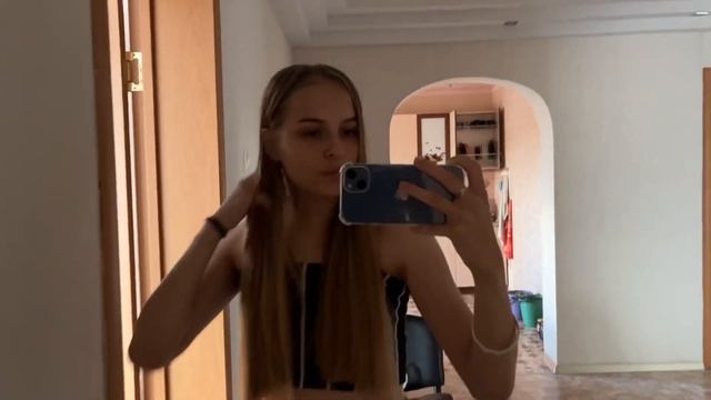 стригу чёлку и волосы сама, готовлю с мамой, встаю в 5 утра / домашний vlog смотреть онлайн