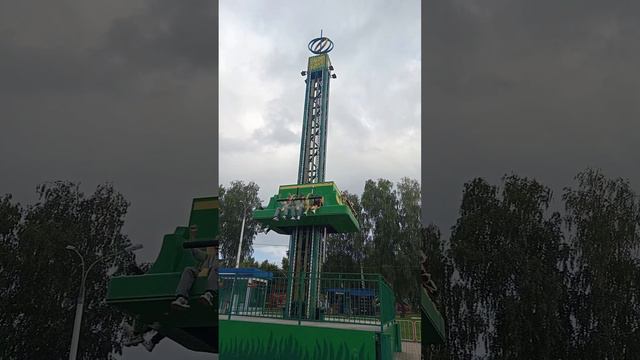 АТТРАКЦИОН В ДЕТСКОМ ПАРКЕ - ДРОП ЗОНА!!! СВОБОДНОЕ ПАДЕНИЕ смотреть онлайн