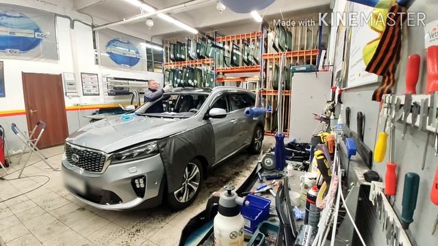 Замена лобового стекла на Kia Sorento. Замена автомобильных стекол в Москве. смотреть онлайн