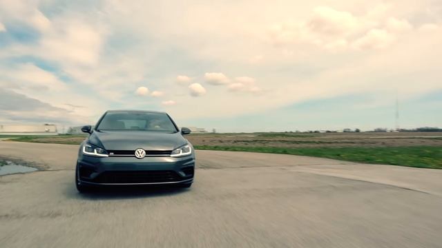 2019 Mazda MX-5 vs VW Golf R - TRACK REVIEW // DRAG RACE & LAP TIMES смотреть онлайн