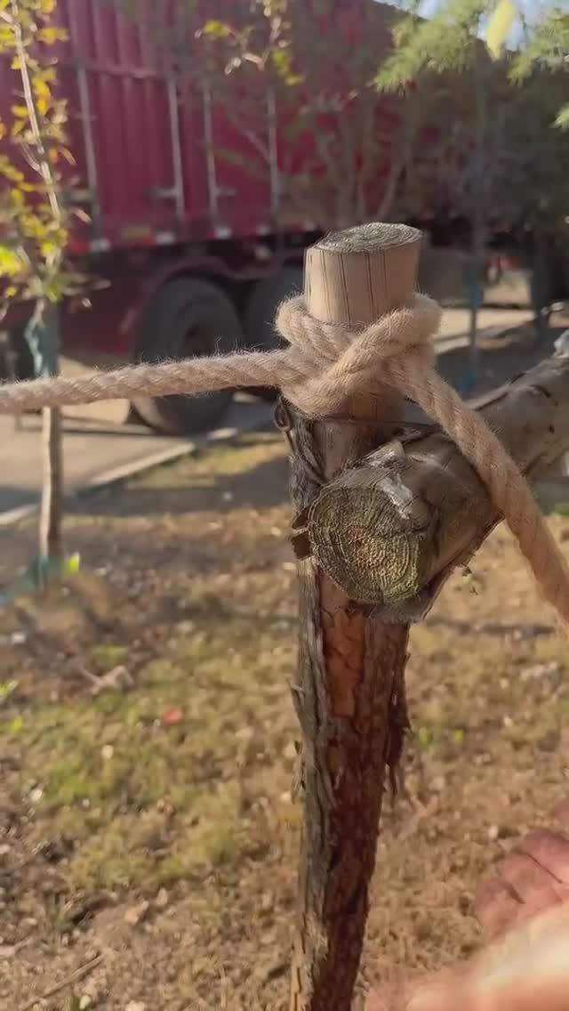 Как завязать узел на жердях забора?