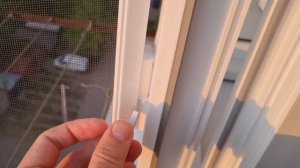 Как правильно установить москитную сетку на петлях, на пластиковую раму окна?