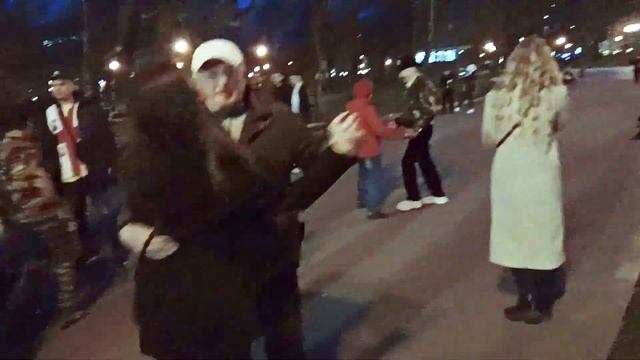 Спрячь за высоким забором девчёнку.Танцы в саду Шевченко. смотреть онлайн