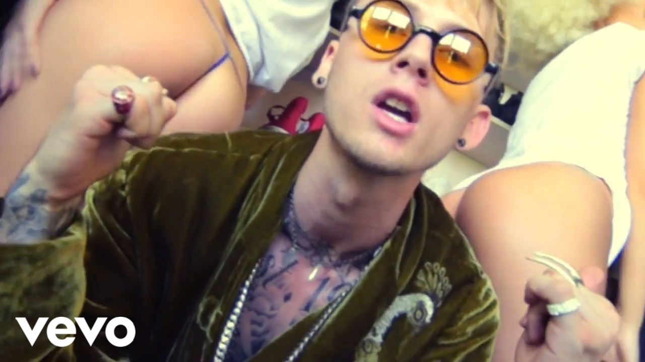 Chill Bill remiXX (Music Video) - Machine Gun Kelly ft. Tezo, Dub-o смотреть онлайн