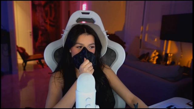 Tenderlybae показала нос