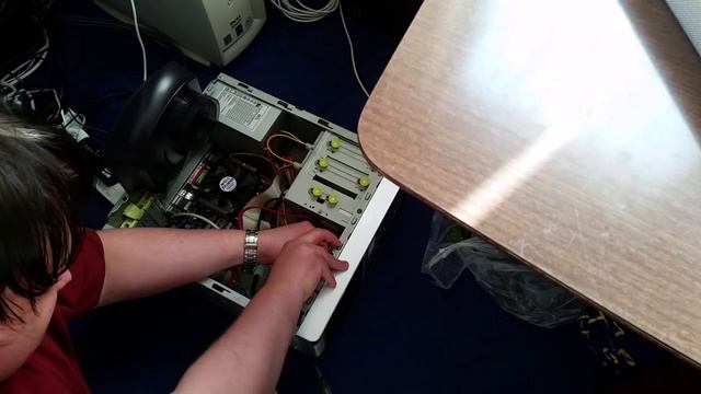 Building a Computer for Freecycle Part 2 Gigabyte G31M build смотреть онлайн