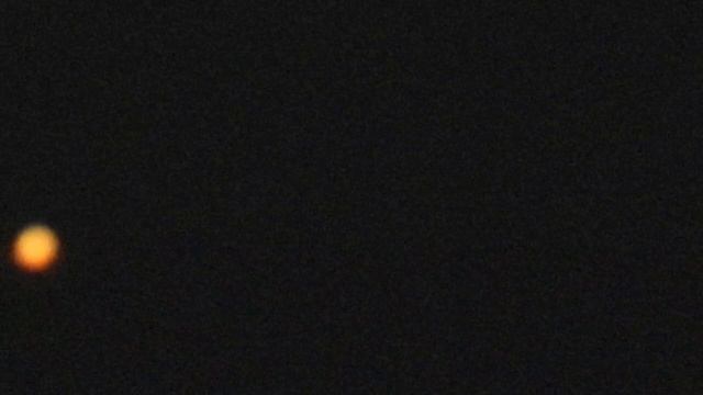 Луна и Юпитер поднимаются над горизонтом утром в Харькове 5 апреля 2021 смотреть онлайн