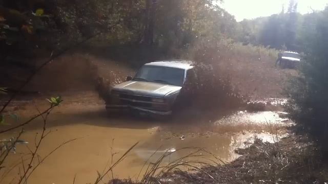 1993 Chevy Suburban Mudding смотреть онлайн