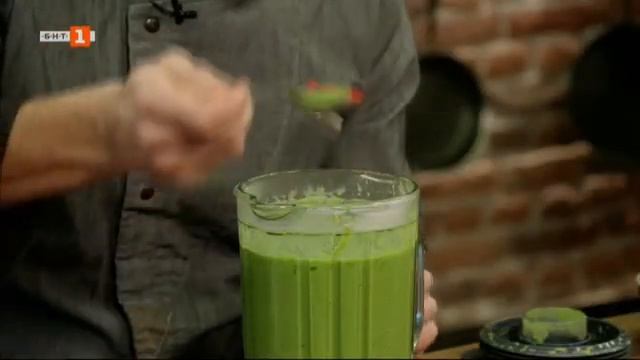 Супа с грах, спанак и сирене и лепкав карамелен пудинг - 