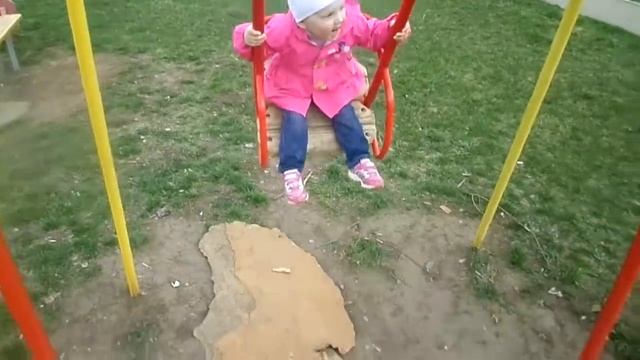 доча на качелях смотреть онлайн