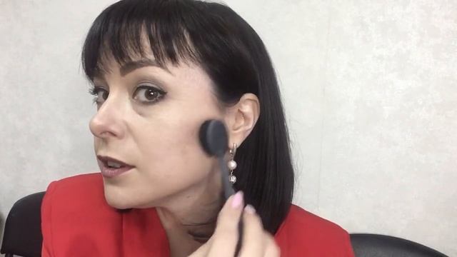 Многофункциональная овальная кисть для тона и контуринга смотреть онлайн