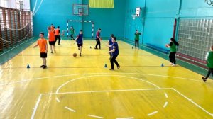 Баскетбольная беговая разминка с мячом №1/физическая культура/урок/тренировка/обучение/