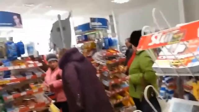 ЧОКНУТАЯ БАБУЛЬКА| КУКАРЕКУ, СНИМАЙ СЕРЕБРО! смотреть онлайн