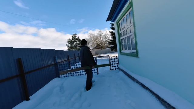 ЖИЗНЬ В ОРЛОВСКОЙ ГЛУБИНКЕ | НЫНЧЕ ПОГОДА ШЕПЧЕТ | УБИРАЕМ НАЛЕДЬ С КРЫШИ смотреть онлайн