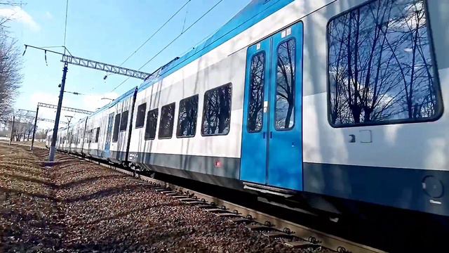 (Встретились два Штадлера) ЭПг-002 и ЭПр-005 гудок + тифон смотреть онлайн