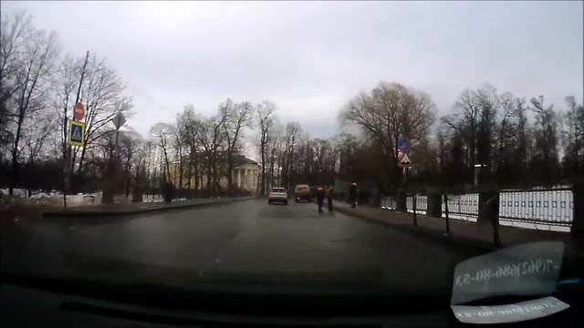 Ямы на Садовой улице снова ремонтируют. смотреть онлайн