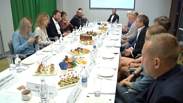 Помощник Президента Максим Орешкин провёл встречу с предпринимателями смотреть онлайн