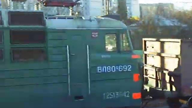 Грузовой электровз ВЛ80с-680 с грузовым составом смотреть онлайн