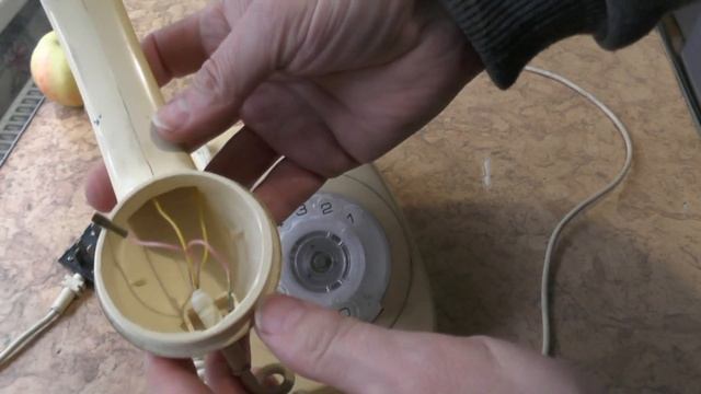 А что там внутри :) телефон 802-8 TELECOM смотреть онлайн