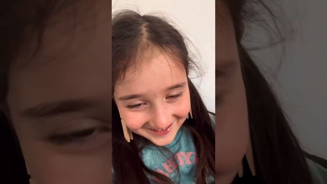 VLOG Скучно дома 🤪Эрика играет с прищепками 😂 смотреть онлайн