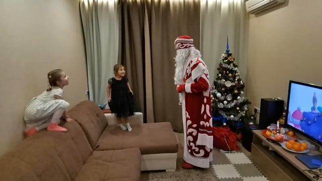 Дед Мороз у нас дома смотреть онлайн