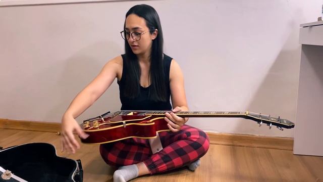 Unboxing - Ibanez AG85 смотреть онлайн