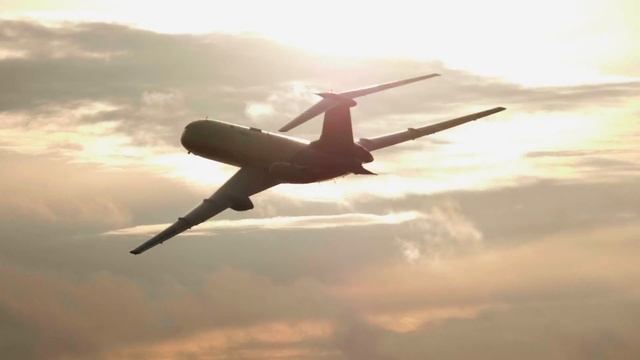 Ту-134 Проход над ВПП, без шасси, со скоростью 400 км/ч. на малой высоте. смотреть онлайн